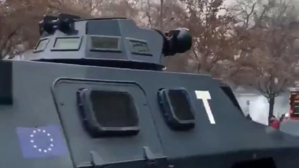 Obrněné transportéry francouzské policie